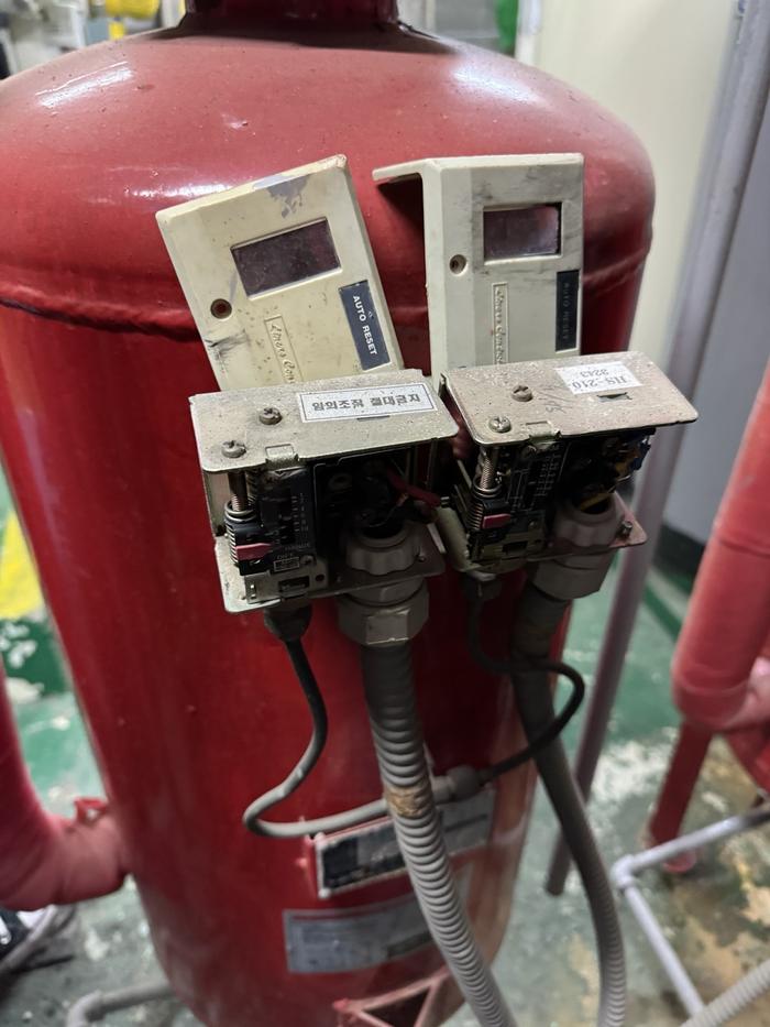 3695294320_JrGqTXIt_e054d5cd66377f37355b144a0526f4ef7e4aa690.jpg 이미지크게보기